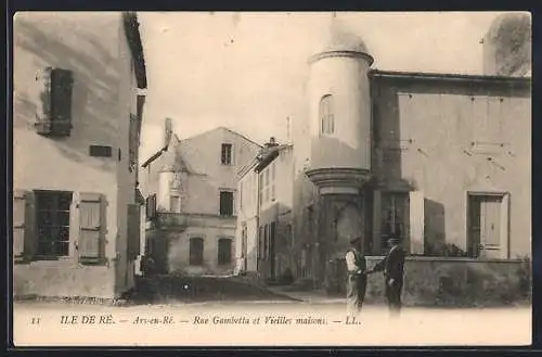 AK Ars-en-Ré /Il de Re, Rue Gambetta et Vieilles maisons