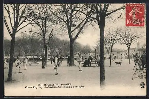 AK Rochefort-sur-Mer, Cours Roy Bry, Infanterie Coloniale a l`exercise