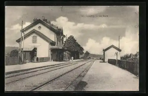 AK Luzy, La Gare, Bahnhof