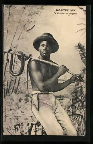 AK Martinique, Un Chasseur de Serpents, Schlangenjäger