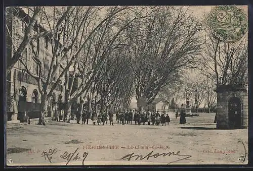 AK Pierrelatte, Le Champ-de-Mars avec arbres et groupe de personnes