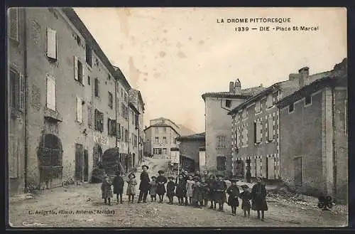 AK Die, Place St. Marcel avec des enfants jouant dans la rue