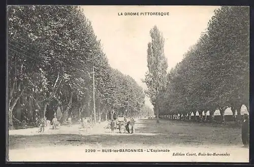 AK Buis-les-Baronnies, L`Esplanade bordée d`arbres avec des promeneurs