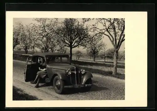 Foto-AK Adler Cabrio mit geschlossenem Verdeck am Strassenrand, Kennzeichen AH57-3348