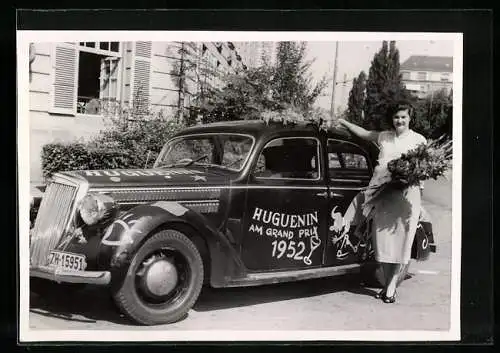 Foto-AK Auto Lancia mit Kennzeichen ZH-15951, geschmücktes KFZ 1952