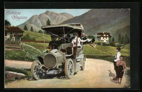 AK Auto NAG (1906), Autofahrt durch eine Alpenlandschaft zu Pfingsten