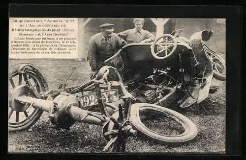 AK Auto mit Totalschaden nach Unfall, L`Archiconfrerie de St-Christophe-le-Jajolet