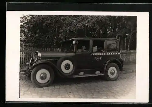 Foto-AK Opel Taxi mit Nr. 37489 am Strassenrand