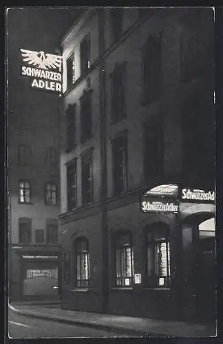 AK München-Au, Hotel und Gasthaus Schwarzer Adler bei Nacht, Ecke Schiller-und Landwehrstrasse