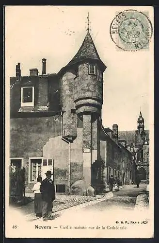 AK Nevers, Vieille maison rue de la Cathédrale