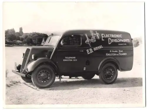 Fotografie Fife Studios, Kingston upon Thames, Ford Van der Firma Electronic Developments Ltd., Kennzeichen LPH 162