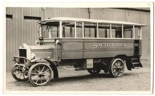 Fotografie unbekannter Fotograf und Ort, AEC Bus for South Wales Transport Co. Ltd., Kennzeichen CY 6198