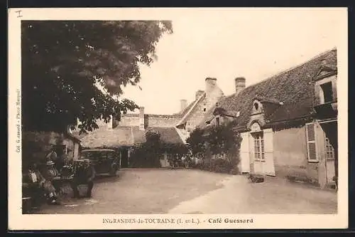 AK Ingrandes-de-Touraine, Café Guessard et place du village avec habitants et voiture