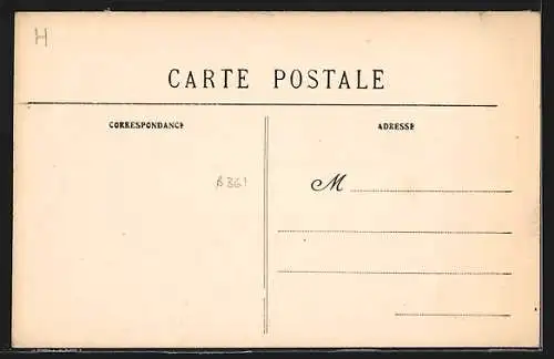 AK L`Ile-Bouchard, Place Bouchard dans l`Ile: La Mairie, l`École et factionnaire du 68e d`infanterie