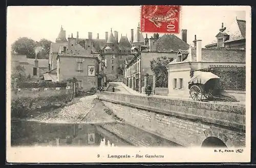 AK Langeais, Rue Gambetta avec vue sur le château et la rivière