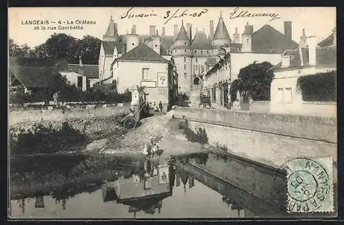 AK Langeais, Le Château et la rue Gambetta