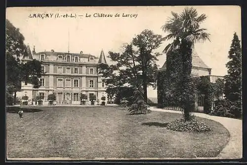 AK Larcay, Le Château de Larcay et le parc verdoyant