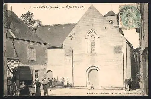 AK Luzillé, Église du VIe siècle avec habitants et chariot devant