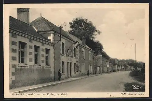 AK Lussault, Les Écoles, la Mairie