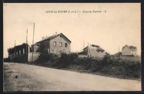 AK Joué-lès-Tours, Caserne Dutertre, bâtiments et route adjacente