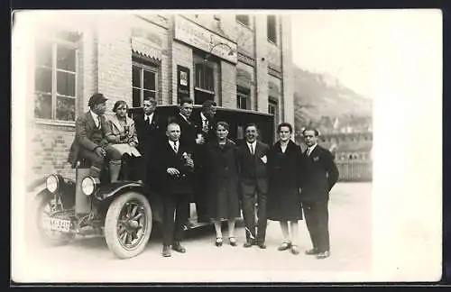 Foto-AK Benz Auto vorm Gasthaus zum Lichtenstein