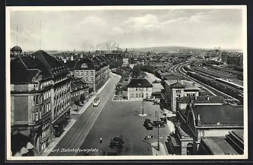 AK Erfurt, Bahnhofsvorplatz mit Strassenbahn