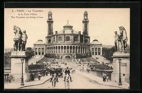 AK Paris, Trocadéro, Totale mit Reitern auf der Brücke