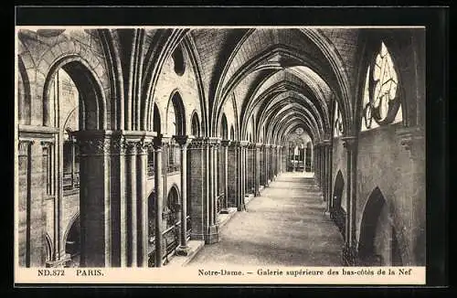 AK Paris, Cathédrale Notre-Dame, Galerie supérieure des bas-côtés de la Nef