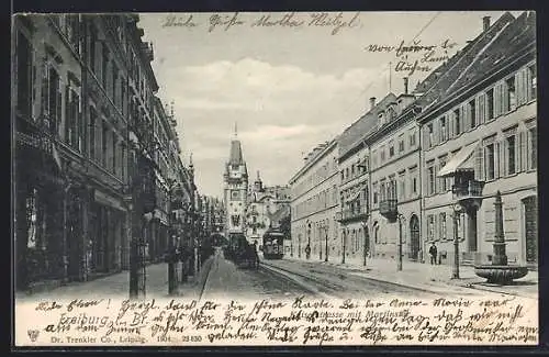 AK Freiburg / Breisgau, Kaiserstrasse mit Martinstor und Strassenbahn