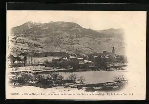 AK Embrun, Effet de Neige, Vue prise au dessus de la Gare, au fond, Pointe de la Mazelière et Pic du Pouzenc, Bahnhof