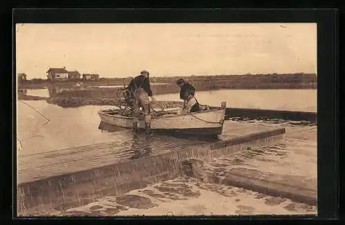 AK L`Ostreículture dans le Bassin de La Seudre, Arrivée du flux dans les dégorgeoirs, Krebsfischer bei der Arbeit