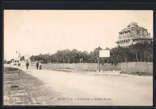 AK La Baule, L`Arrivée à l`Hôtel Royal