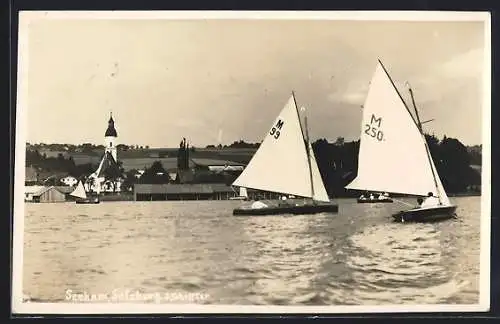 AK Seeham, Blick vom Wasser auf den Ort, Segelboote