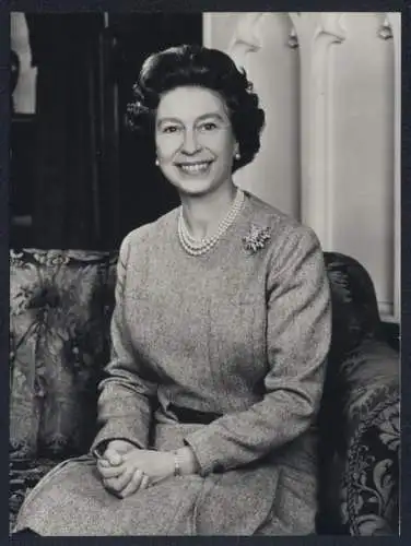 Fotografie Peter Grugeon., London, Portrait Queen Elizabeth II. in Windsor Castle, Königin Elizabeth von Grossbritannien