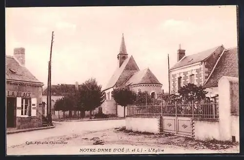 AK Notre-Dame d`Oé, L`Église et la place du village