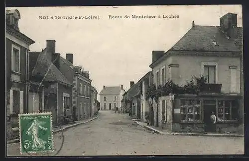 AK Nouans, Route de Montrésor à Loches et maisons alignées le long de la rue