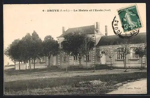 AK Druye, La Mairie et l`École, Nord