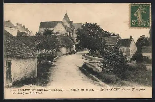 AK Épeigné-les-Bois, Entrée du bourg et église, X-XIVe s., vue prise du Sud