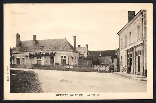 AK Épeigné-sur-Dême, Le centre