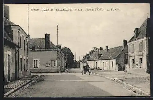 AK Courcelles-de-Touraine, Place de l`Église avec calèche