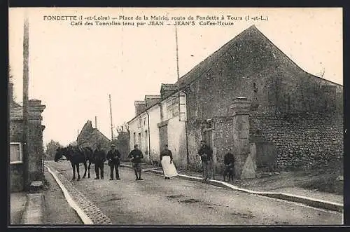 AK Fondette, Place de la Mairie et Café des Tonnalles tenu par Jean