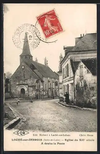 AK Loché-sur-Indrois, Église du XIIe siècle et la Poste à droite