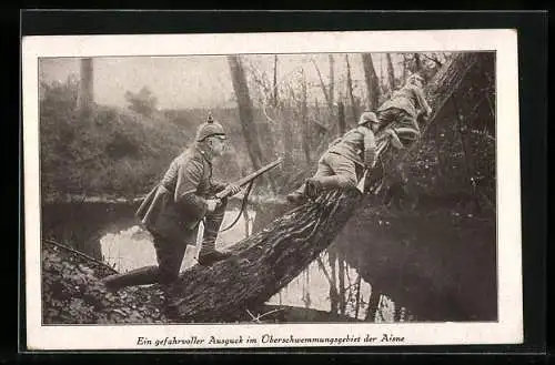 AK Soldaten in Uniform auf Ausguck im Überschwemmungsgebiet der Aisne