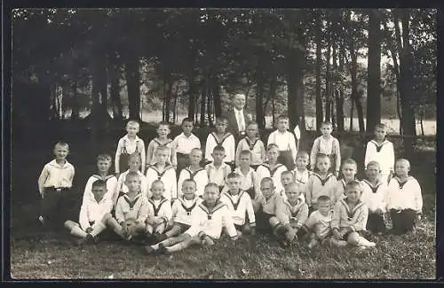 AK Ricklingen, Schulfest 1929 auf dem Männer-Turnverein-Platz, Gruppenbild