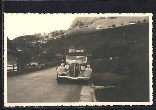 Foto-AK Auto mit Kennzeichen 191203 am Strassenrand