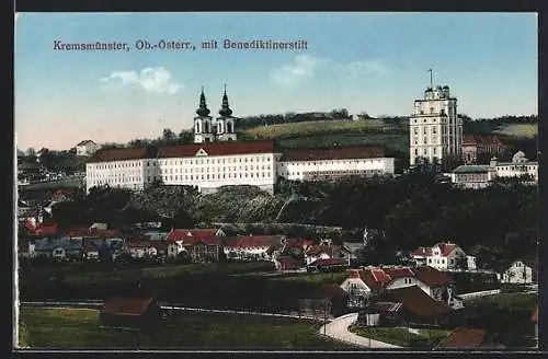 AK Kremsmünster /Ob.-Österr., Teilansicht mit Benediktinerstift