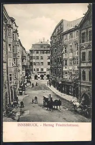 AK Innsbruck, Passanten in der Herzog Friedrichstrasse