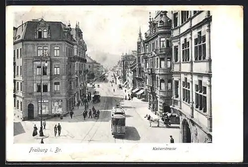 AK Freiburg i. Br., Strassenbahn in der belebten Kaiserstrasse