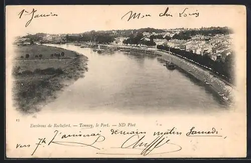 AK Tonnay, le Port et la rivière avec vue sur la ville et les collines