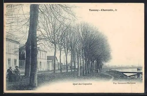 AK Tonnay-Charente, Quai des Capucins bordé d`arbres en hiver